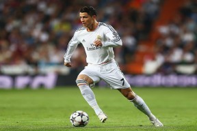 米兰平台-意甲球队数据分析提升中场组织效率和传球成功率，意甲球场各球队球场